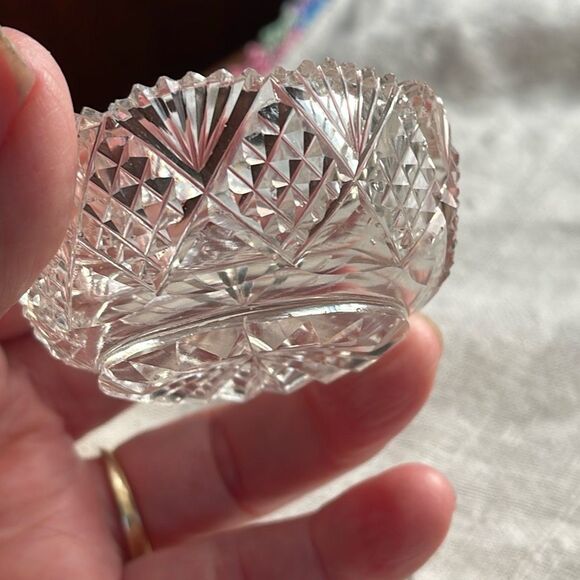 Ornate cut glass open salt dish. - Picture 2 of 7